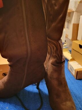 Classic Brown Suede Mid-Calf Heeled Boots with Side Zip